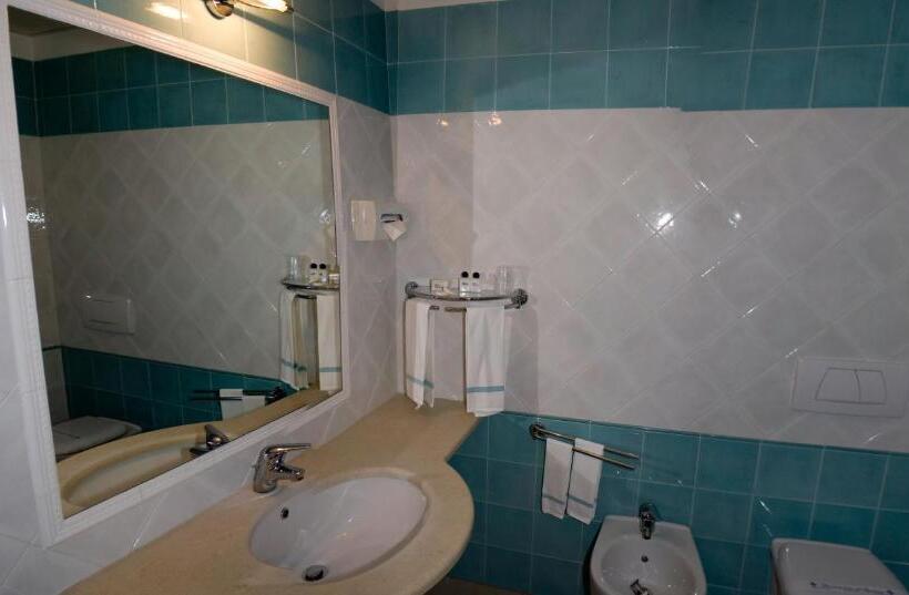 Отель Marinella