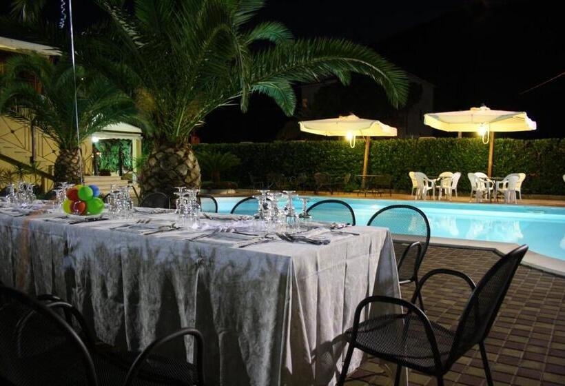 Отель Marinella