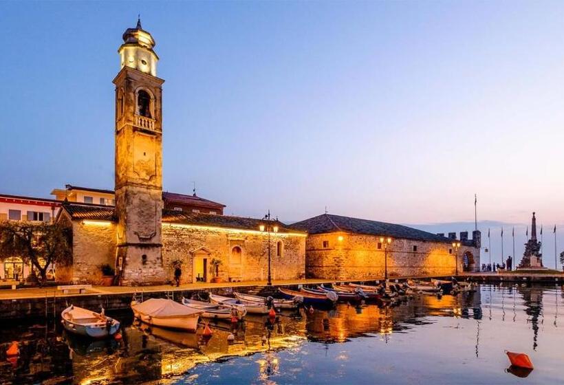 Отель Mary Rose