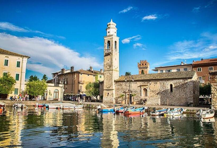 Отель Mary Rose