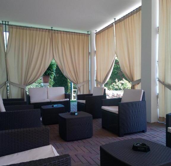 Отель Mary Rose