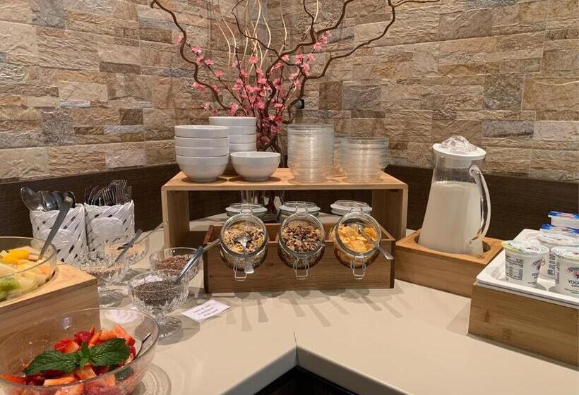 Отель Mary Rose