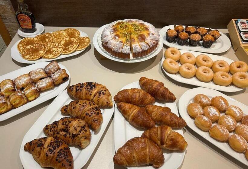 Отель Mary Rose