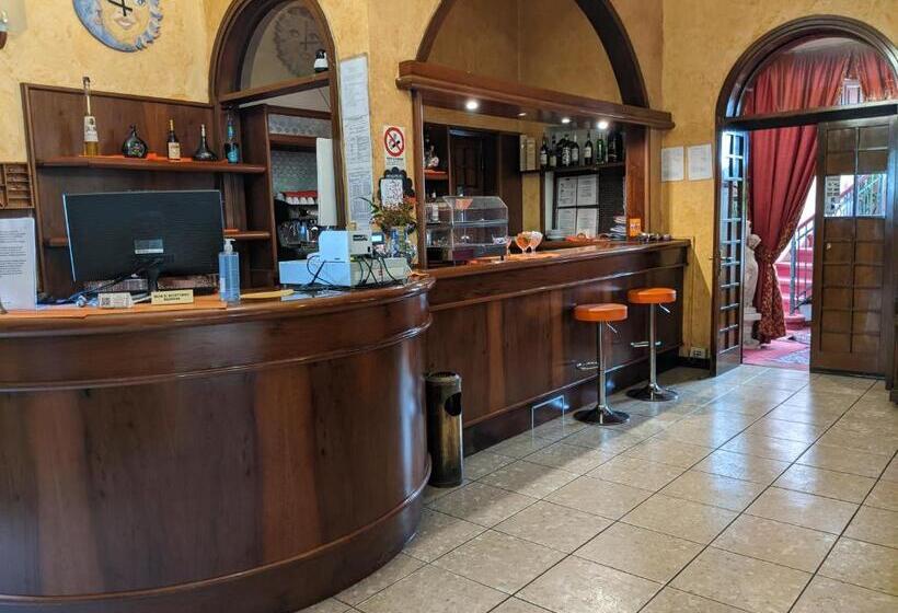 فندق Montecarlo