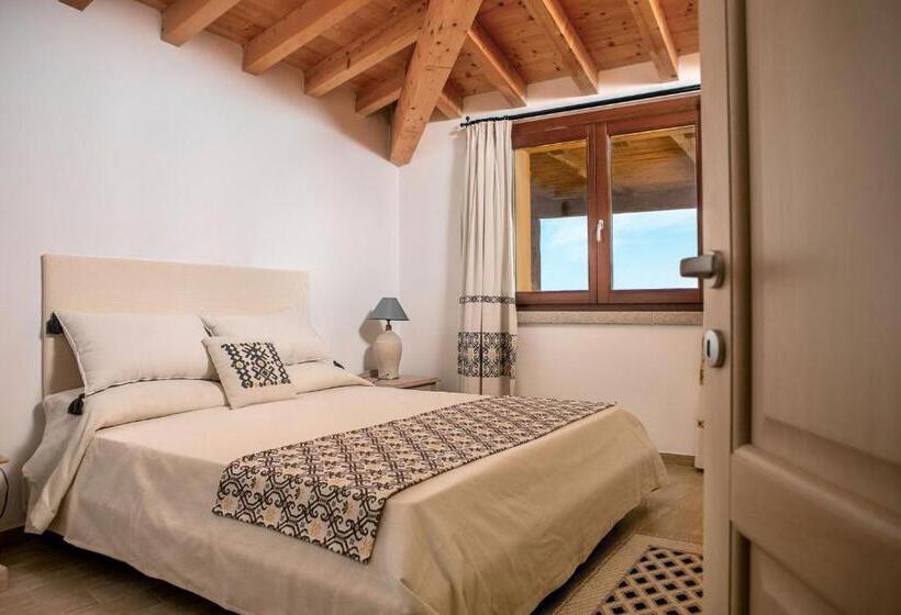 هتل Punta Falcone Resort