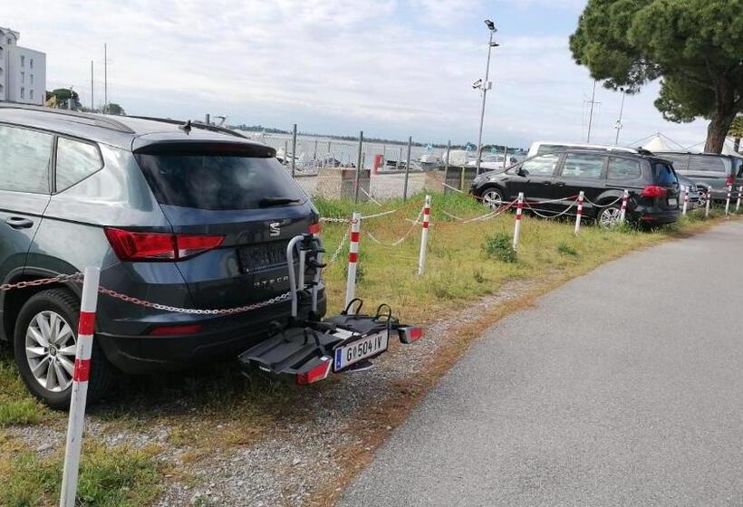 Отель Residence Aprilia