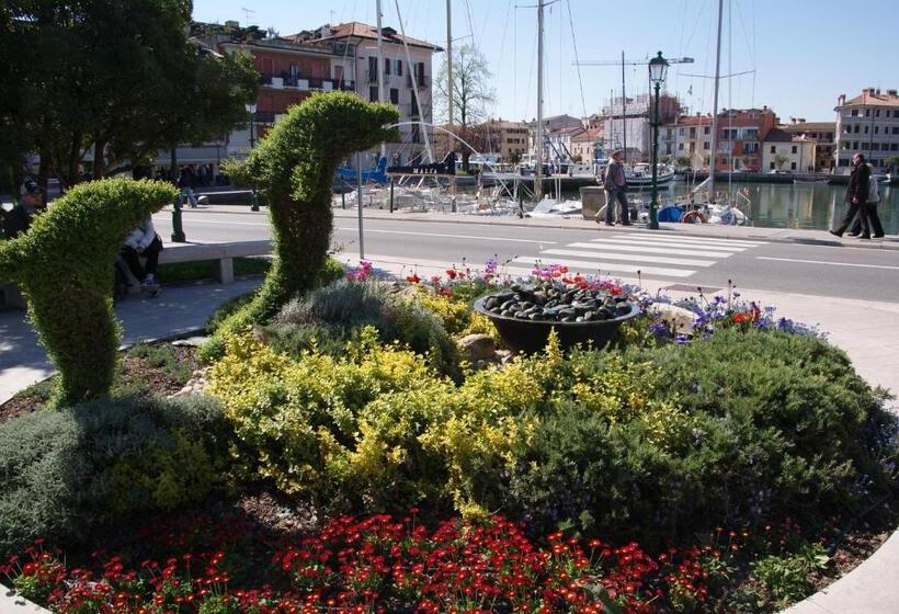 Отель Residence Aprilia