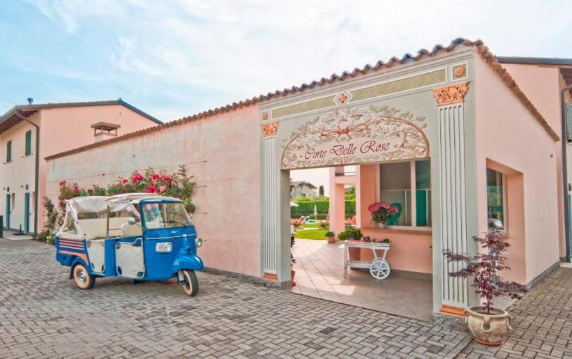 Отель Residence Corte Delle Rose