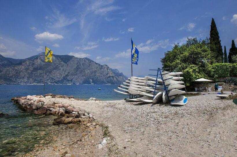 Отель Residence Parco Lago Di Garda