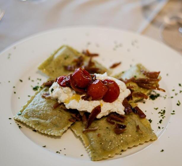 هتل Ristorante Vecchia Riva