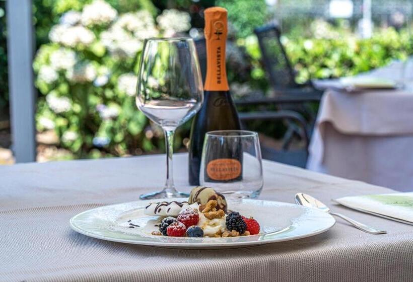 هتل Ristorante Vecchia Riva