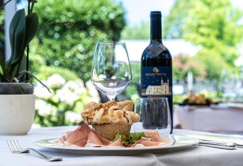 هتل Ristorante Vecchia Riva