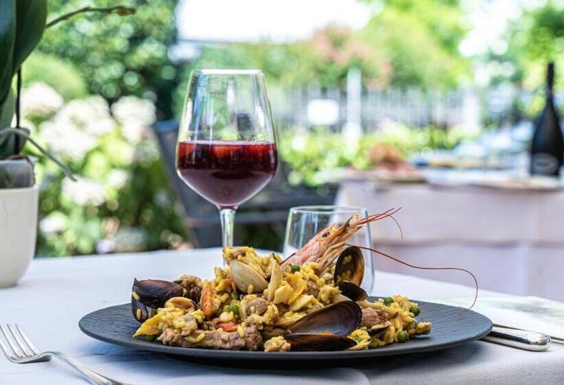 هتل Ristorante Vecchia Riva