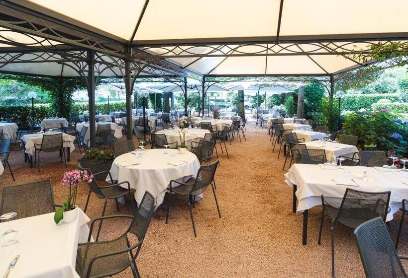 هتل Ristorante Vecchia Riva