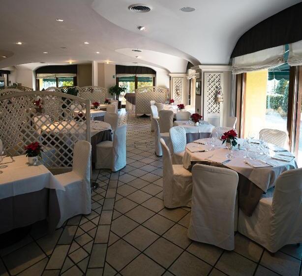 هتل Ristorante Vecchia Riva
