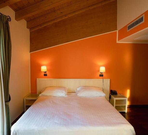 هتل Ristorante Vecchia Riva