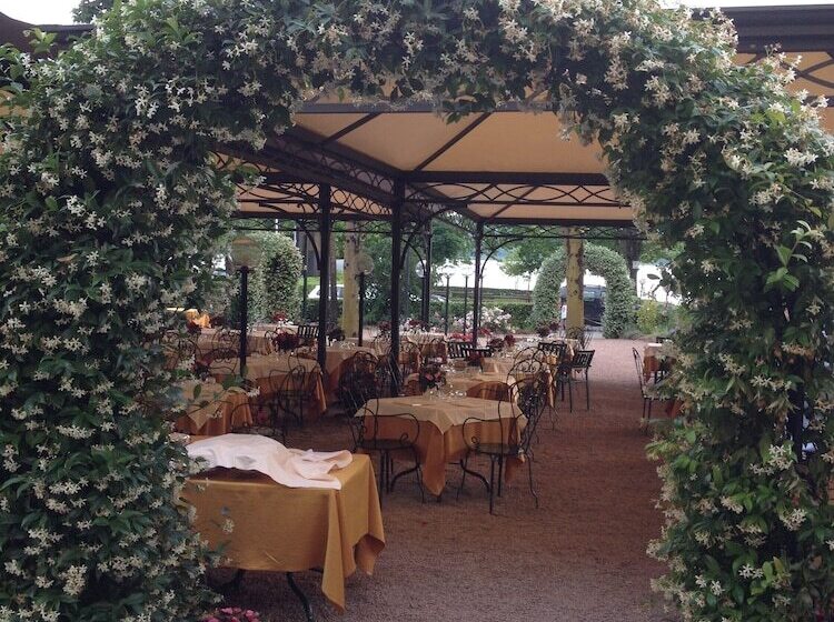 هتل Ristorante Vecchia Riva