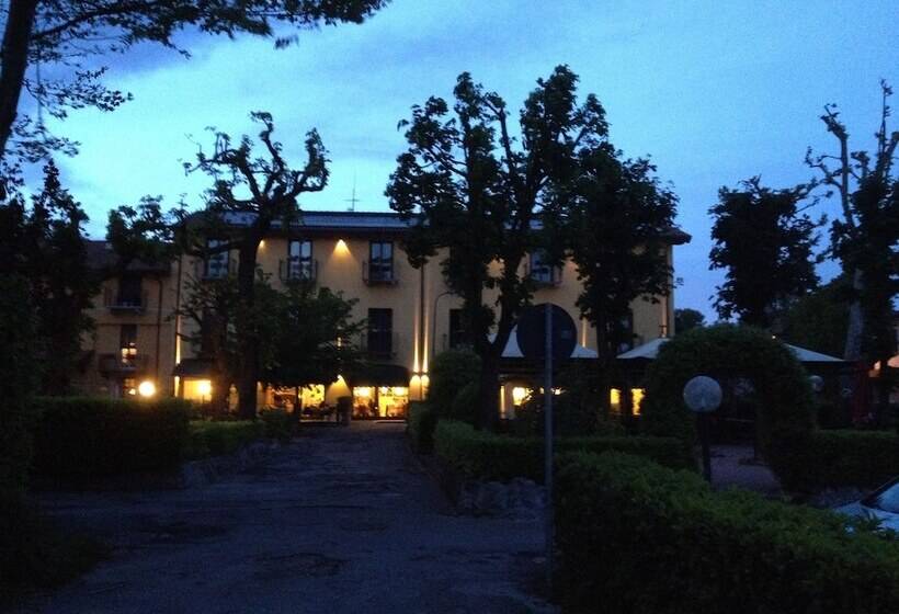 هتل Ristorante Vecchia Riva