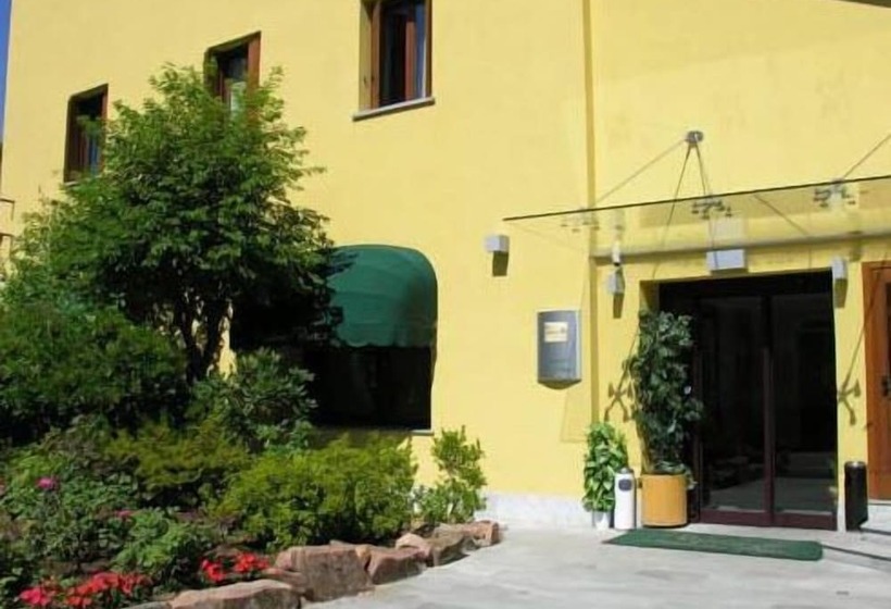 هتل Ristorante Vecchia Riva