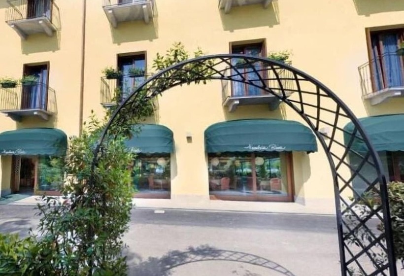 هتل Ristorante Vecchia Riva