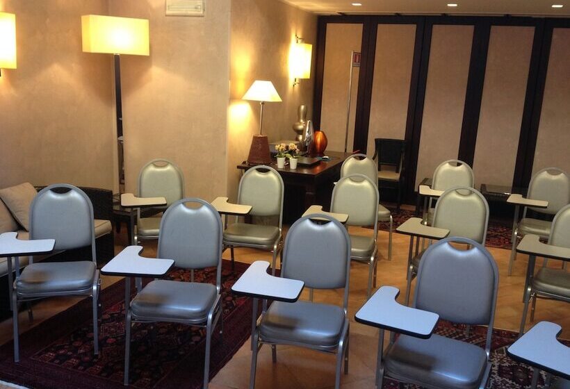 هتل Ristorante Vecchia Riva