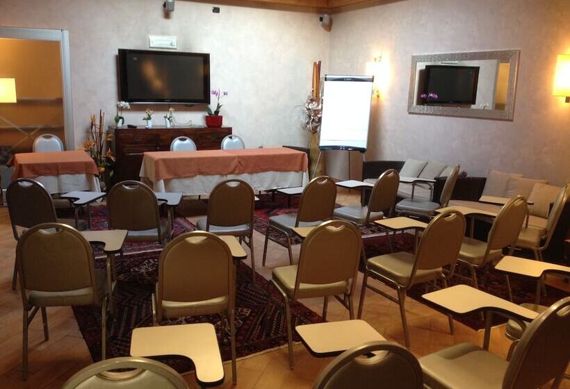 هتل Ristorante Vecchia Riva