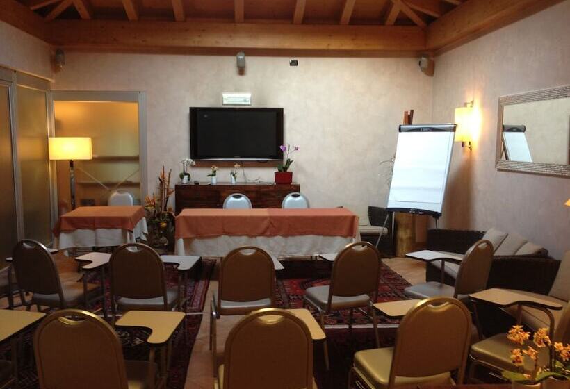 هتل Ristorante Vecchia Riva