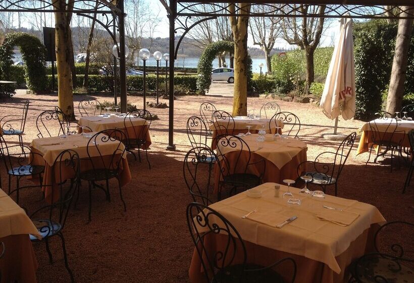 هتل Ristorante Vecchia Riva