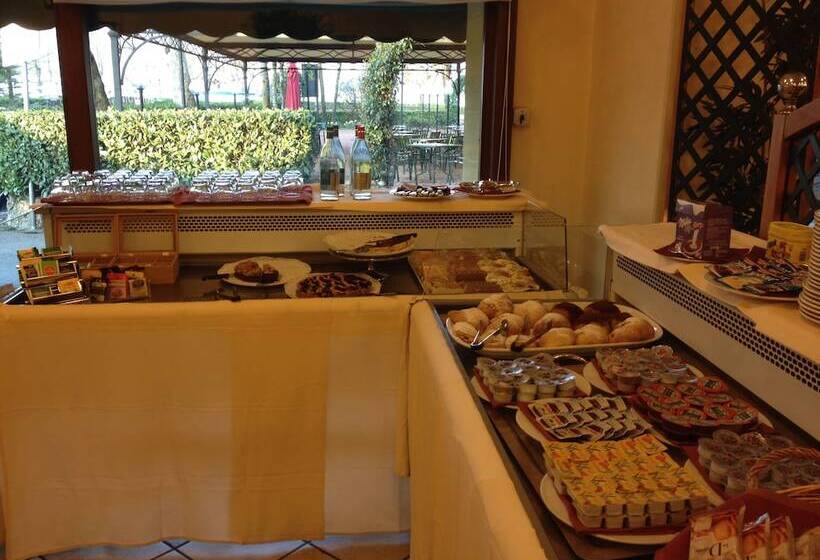 هتل Ristorante Vecchia Riva