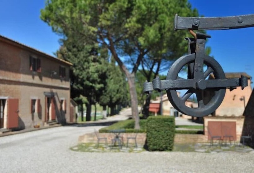 هتل Tenuta La Campana