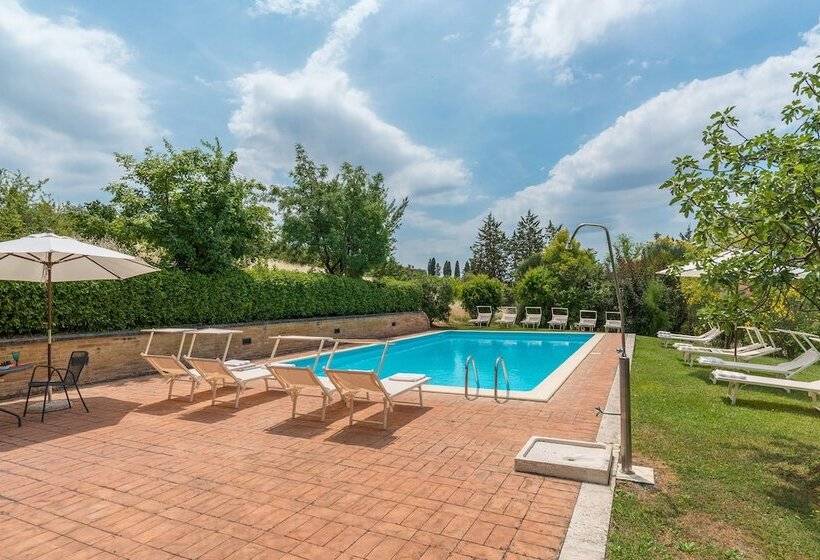 هتل Tenuta La Campana