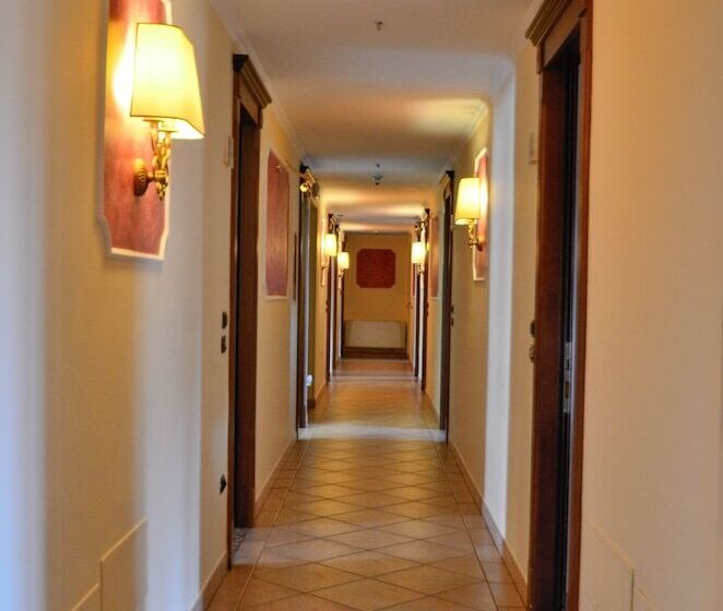 فندق Tito Serranò