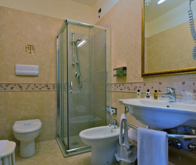 فندق Tito Serranò