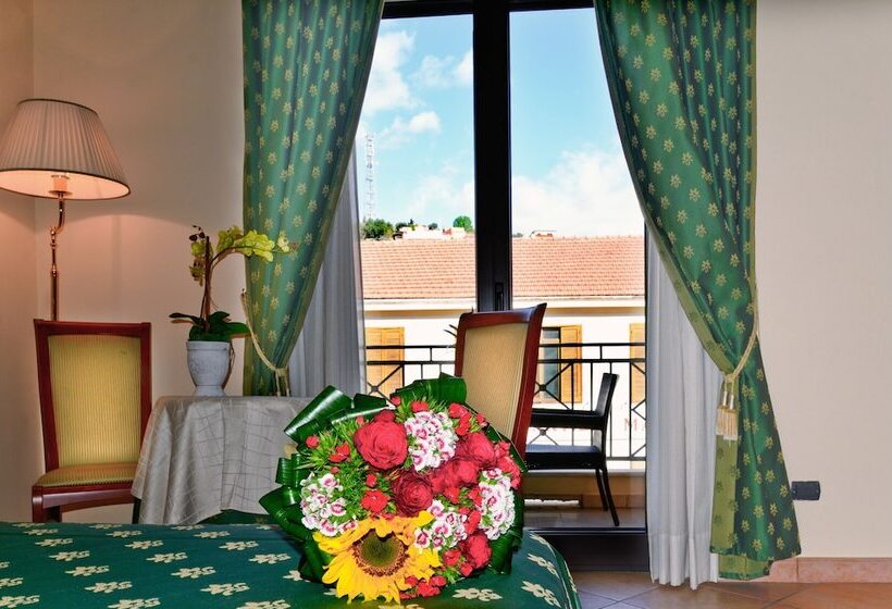 فندق Tito Serranò