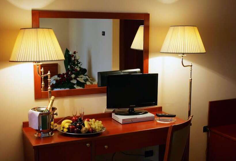 فندق Tito Serranò