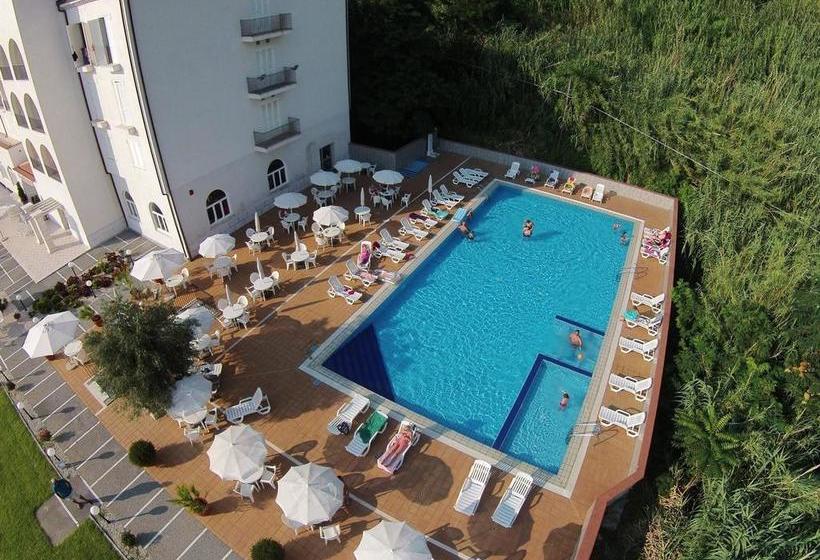 فندق Total Family