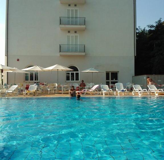 فندق Total Family