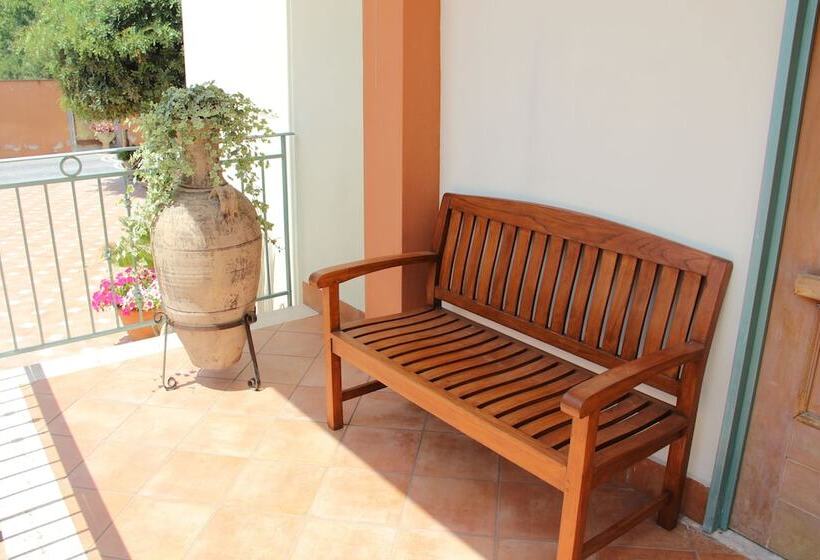 هتل Villa Julia