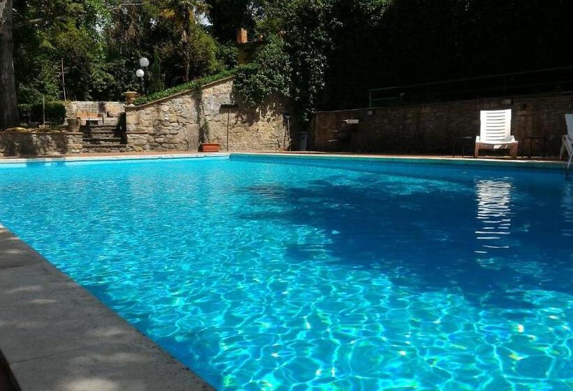 호텔 Villa La Nussa