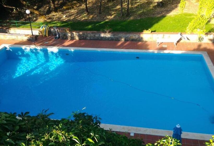 호텔 Villa La Nussa