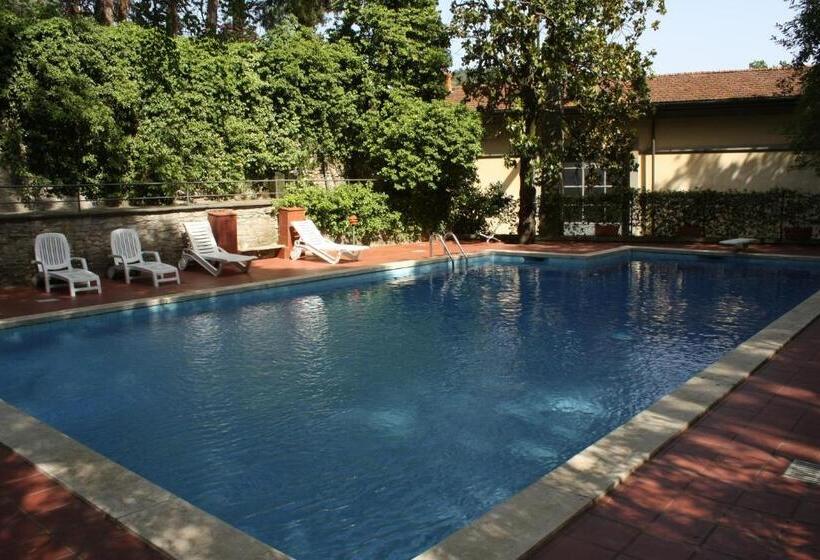 호텔 Villa La Nussa