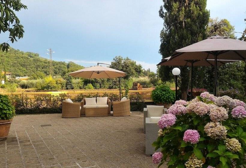 호텔 Villa La Nussa