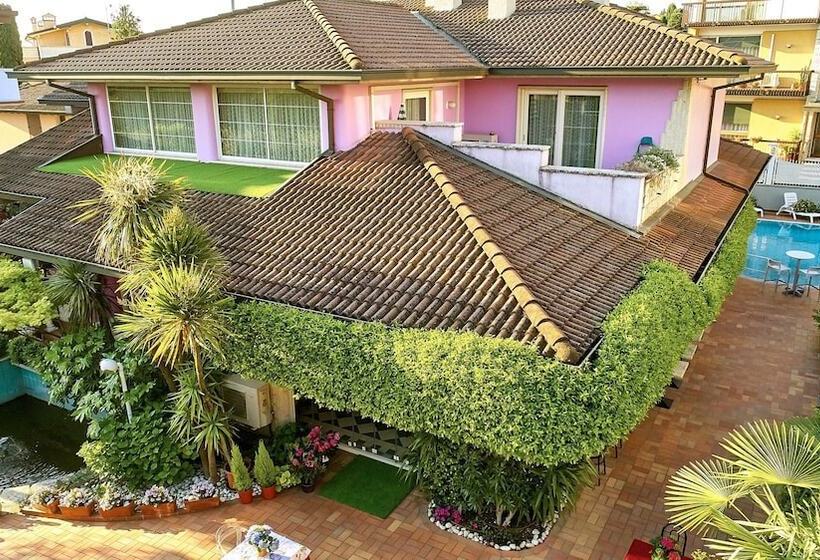 Отель Villa Lilla