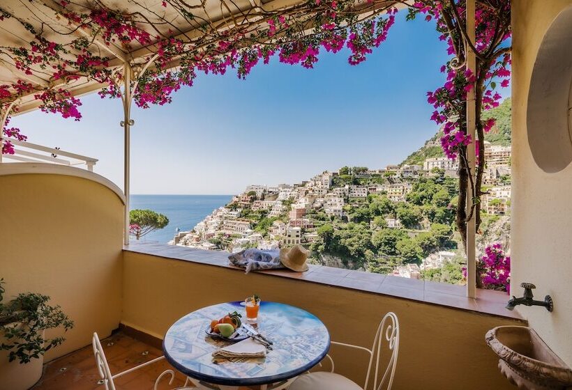 هتل Villa Mary Suites