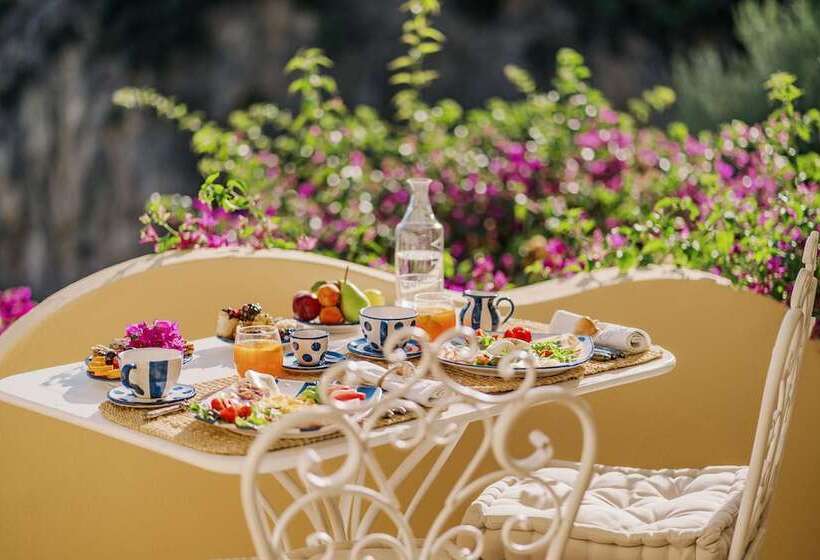 هتل Villa Mary Suites