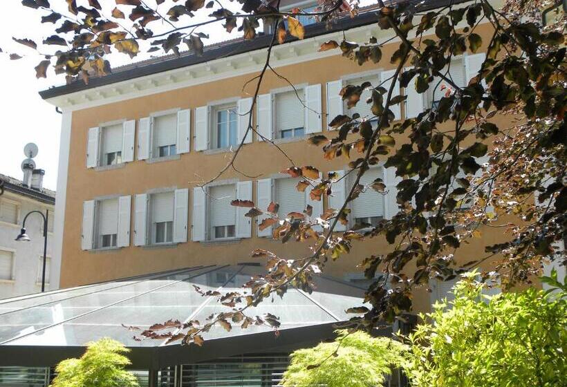 בית מלון כפרי Villa Regina