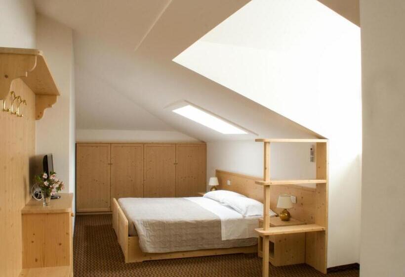 בית מלון כפרי Villa Regina