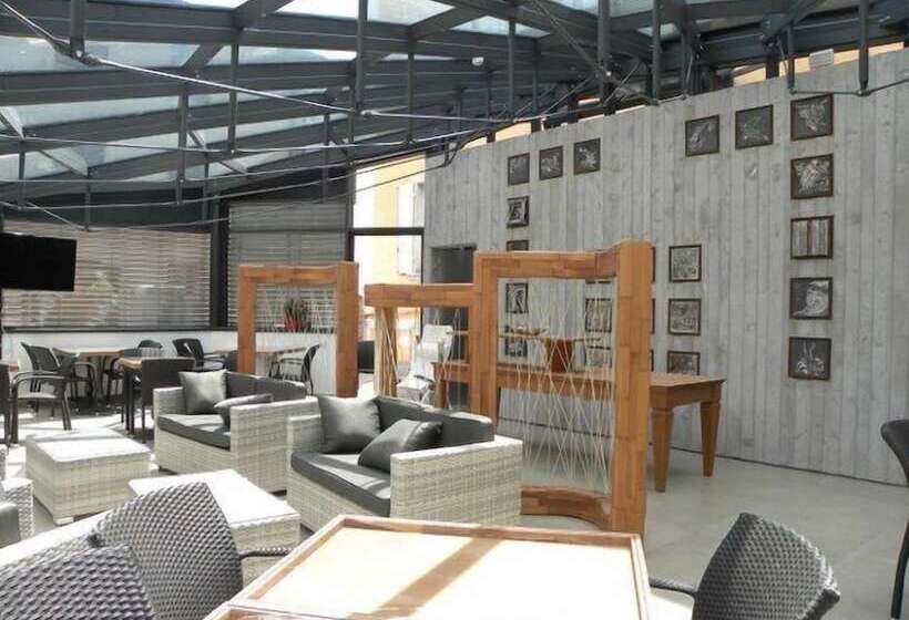 בית מלון כפרי Villa Regina