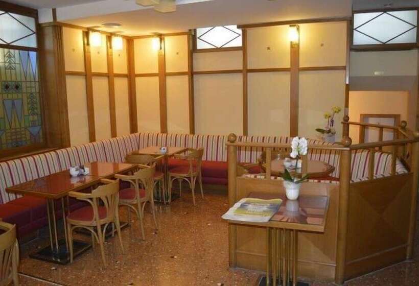 בית מלון כפרי Villa Regina