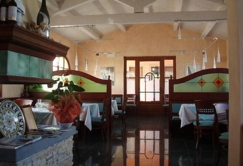 Отель Villaggio Turistico Airone